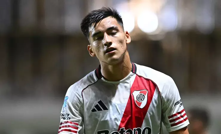 Flamengo avalia Ian Subiabre após oferta do Neom e saída do River Plate