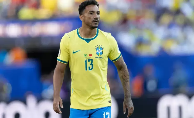 Danilo elogia o Porto, mas não negocia retorno e tende a ficar no Flamengo