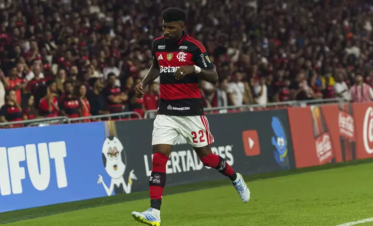 Aston Villa tenta contratar Emerson Royal, mas Flamengo não abre negociação
