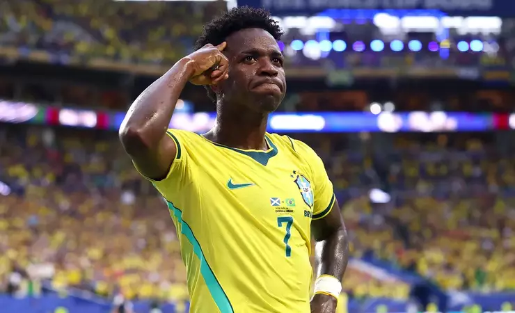 Vinícius Júnior brilha e garante a classificação do Brasil contra a Escócia