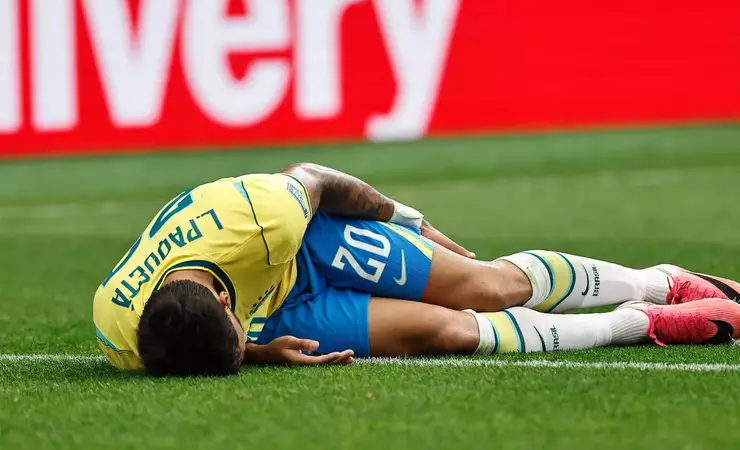 Lucas Paquetá faz exames nesta terça após sentir dores na coxa contra o Japão