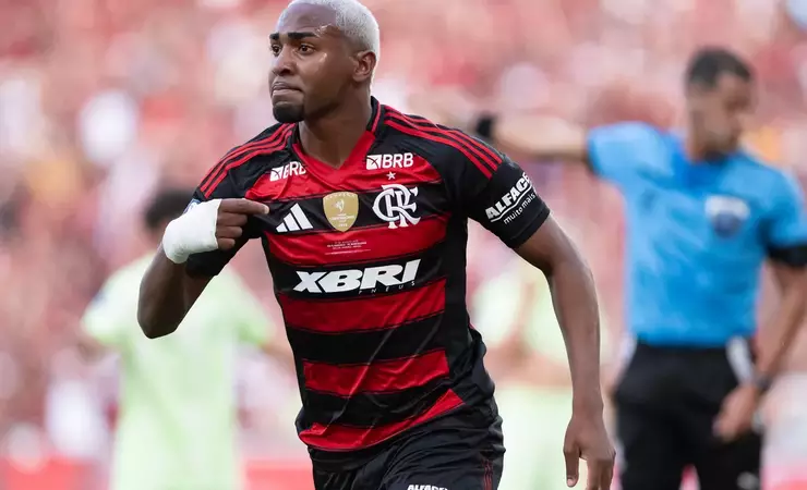 Lorran embarca com o Flamengo para a intertemporada em Portugal buscando espaço