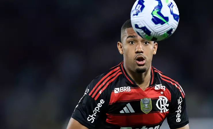 Flamengo vence o Benfica por 2 a 1 com Samuel Lino em destaque