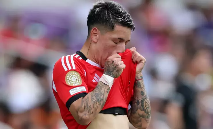 Flamengo vence o Benfica por 2 a 1 em amistoso com hostilidade a Prestianni
