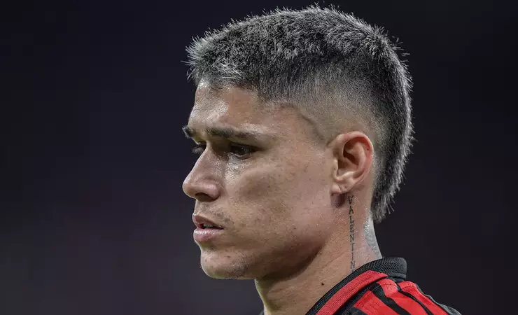 Lesão no joelho esquerdo preocupa Luiz Araújo e será avaliada no Flamengo
