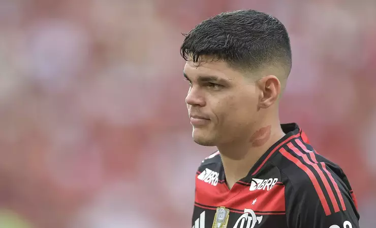 Flamengo busca reforços e tenta recuperar Ayrton Lucas após pausa na Copa