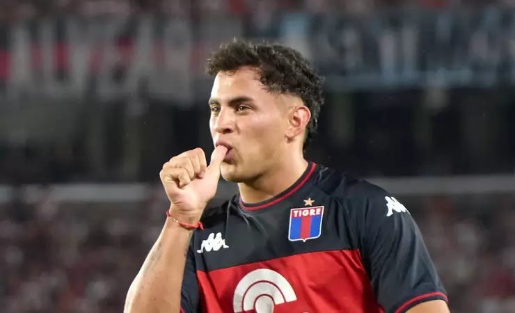 Flamengo busca centroavante e monitora David Romero, mas foca em outra negociação