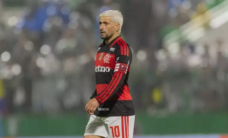 Flamengo vence a Chapecoense por 4 a 0 com Pedro em noite de dois gols