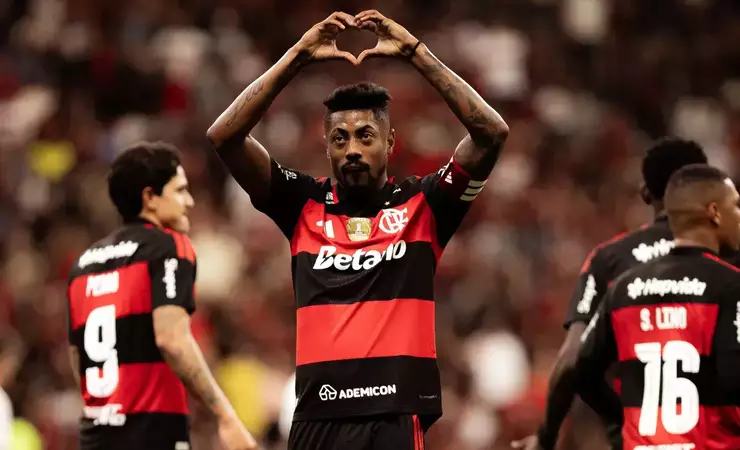 Flamengo marca com menos finalizações que o Vasco no primeiro turno do BR