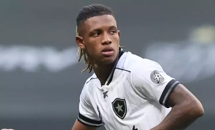 Flamengo tenta Danilo no mercado, mas Botafogo trava e Ilsinho cobra saída