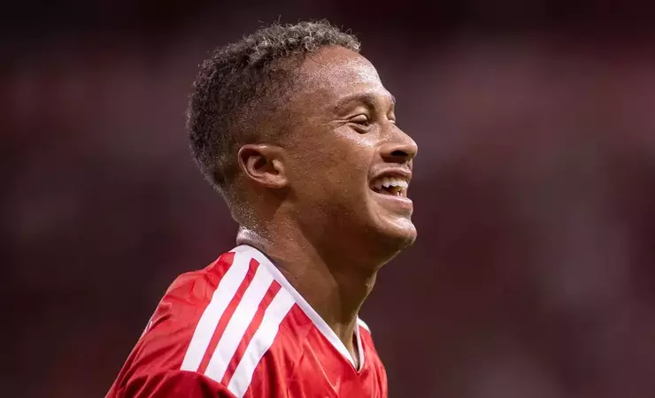 Flamengo perde para o Internacional com gol de Vitinho e fica atrás na Série A