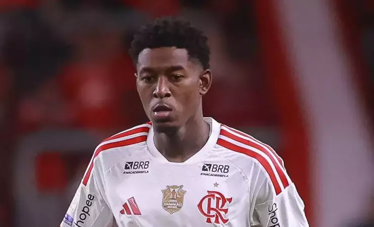 Vitão vira titular do Flamengo e sustenta defesa sem sofrer gols em oito jogos