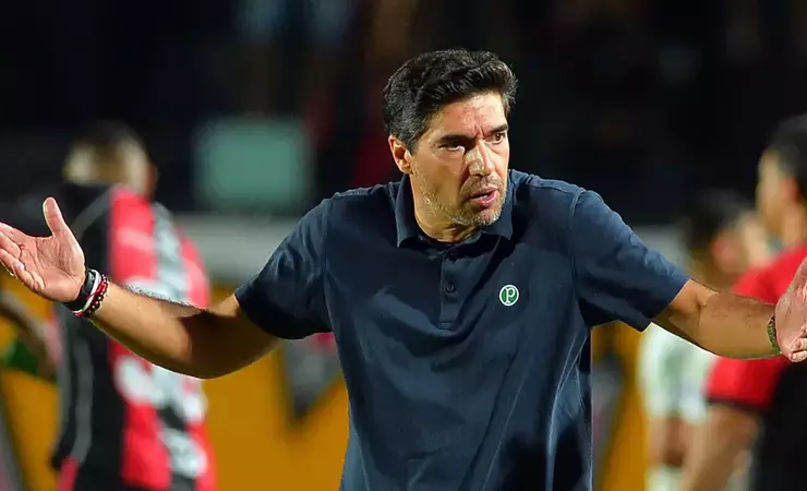 Abel Ferreira critica interferência do Flamengo em polêmica de arbitragem