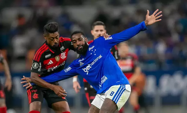 Reencontro de Gerson com Jorginho e Bruno Henrique viraliza no Flamengo
