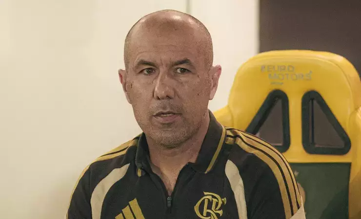 Flamengo goleia o Mirassol por 5 a 1 e segue na briga pelo topo