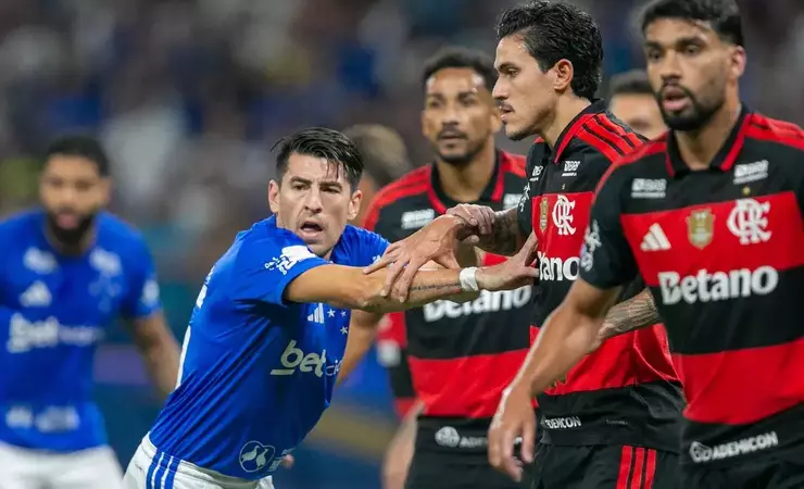 Flamengo abre o placar, mas perde para o Cruzeiro por 2 a 1 no Brasileirão