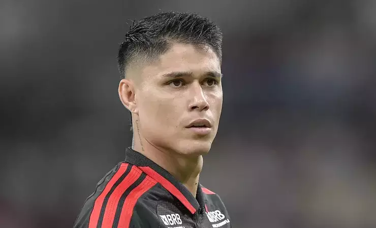 Luiz Araújo rebate torcedor em live e Flamengo se prepara para clássico