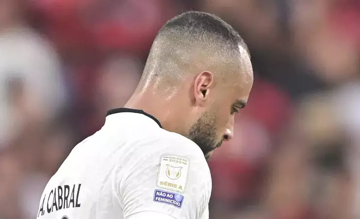 Flamengo vence o Botafogo por 3 a 0 e encurta distância do Palmeiras