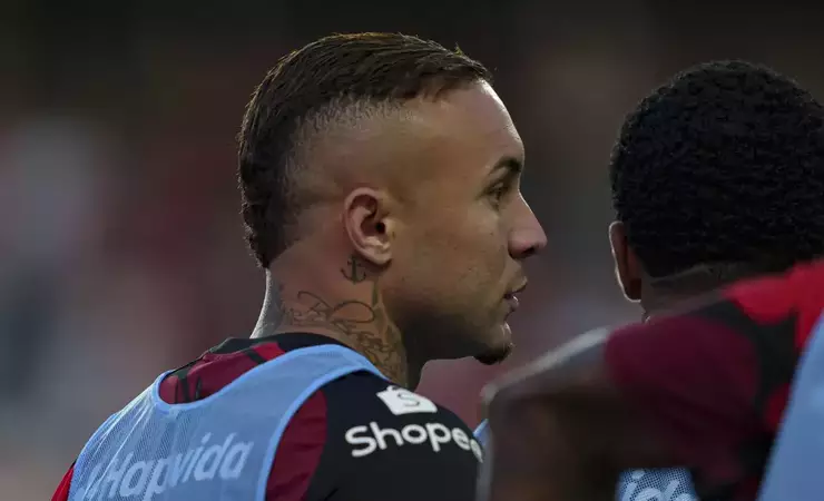 Everton Cebolinha pode deixar o Flamengo nesta janela, com interesse de clubes