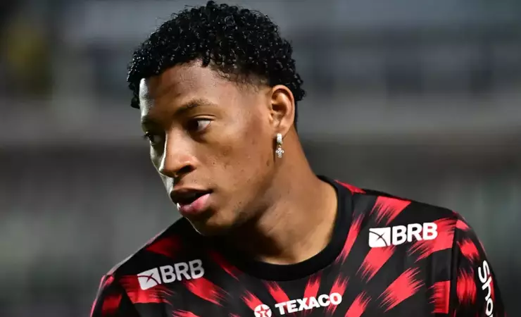 Gonzalo Plata volta ao Flamengo após reprovação nos exames do Dínamo