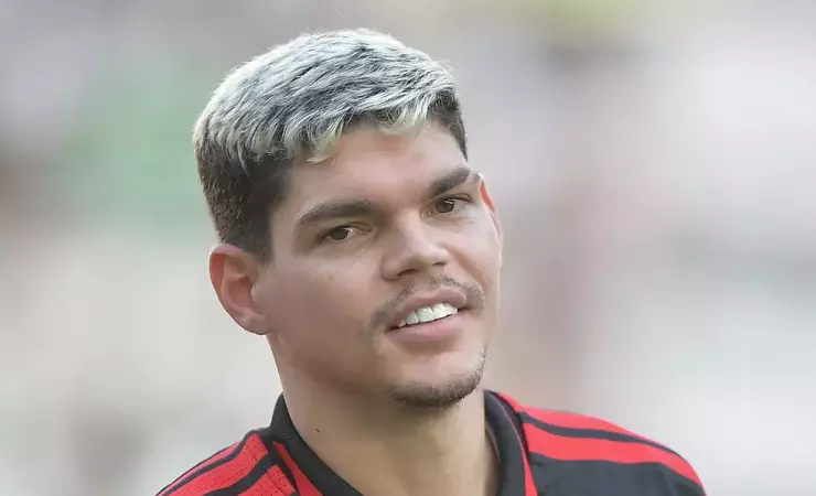Ayrton Lucas foi o melhor do Flamengo contra o Independiente Del Valle