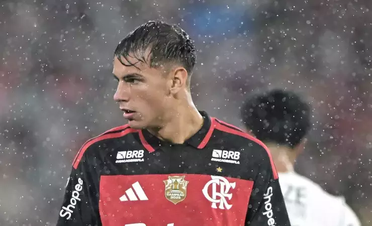 Flamengo vence Corinthians com assistência de Joaquin Freitas e liderança