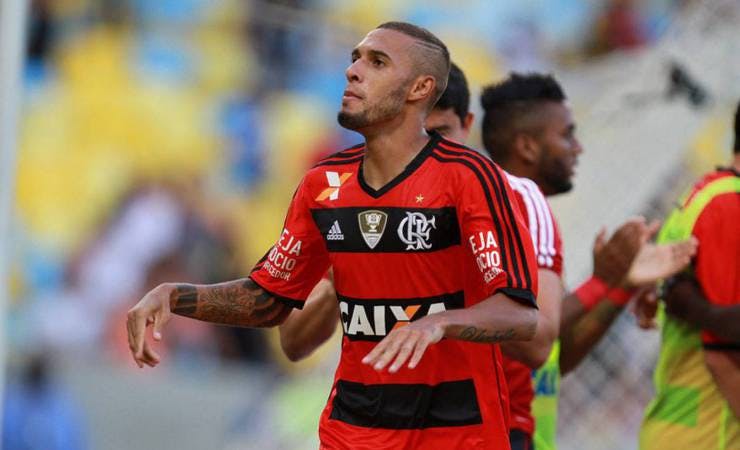 Ex-atacante do Flamengo é anunciado por clube do Espírito Santo