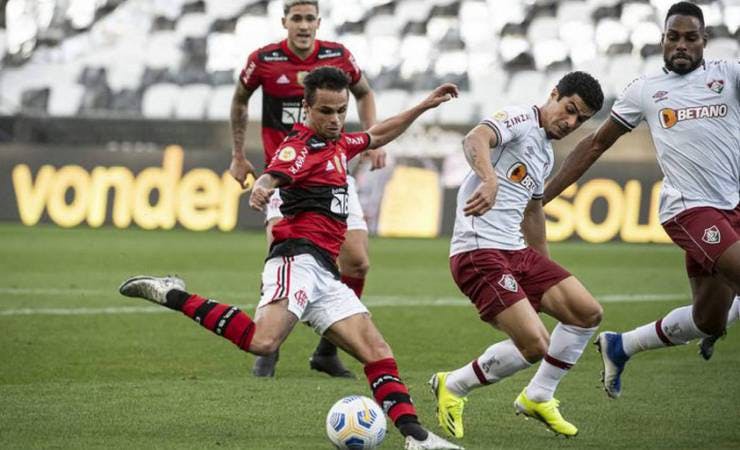 Comentarista rasga elogios a atacante do Flamengo e diz que não o venderia: 'É útil e tem muito a oferecer'