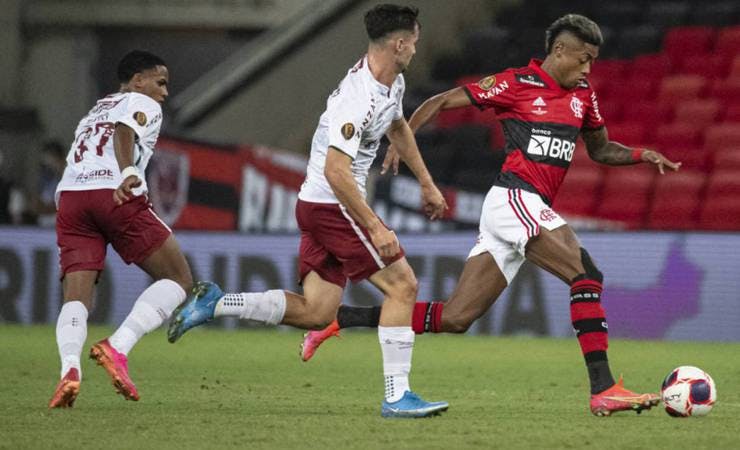 Comentarista projeta disputa acirrada entre Flamengo e Fluminense pelo título Carioca