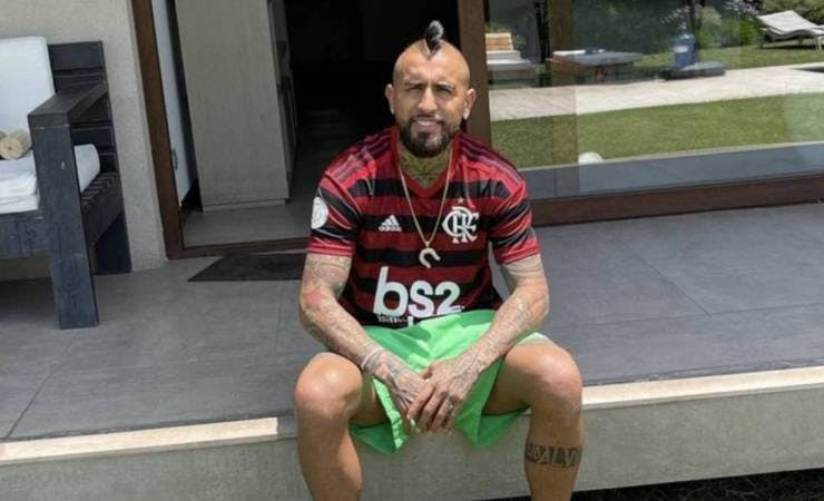 Empresário de Vidal revela o motivo do chileno não ter fechado ainda com o Flamengo
