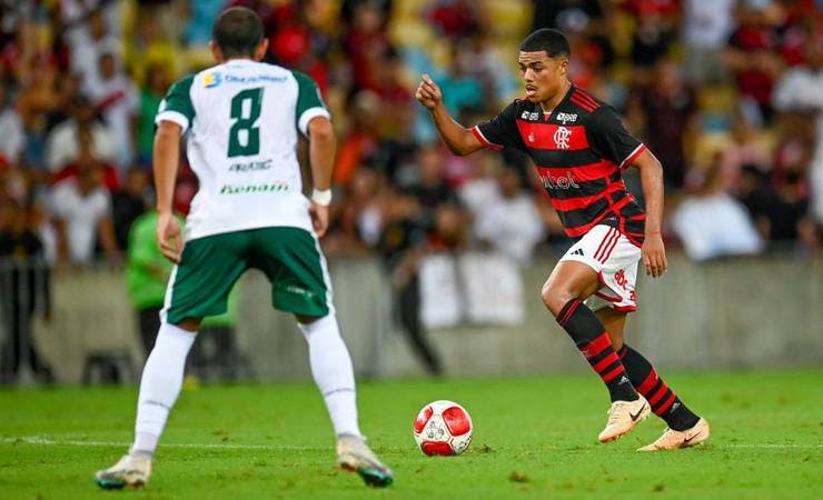 Igor Jesus evolui no Flamengo e revela inspiração em João Gomes