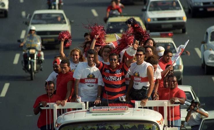 Flamengo e Romário: há 25 anos, Baixinho assinava para 'voltar a ser feliz'