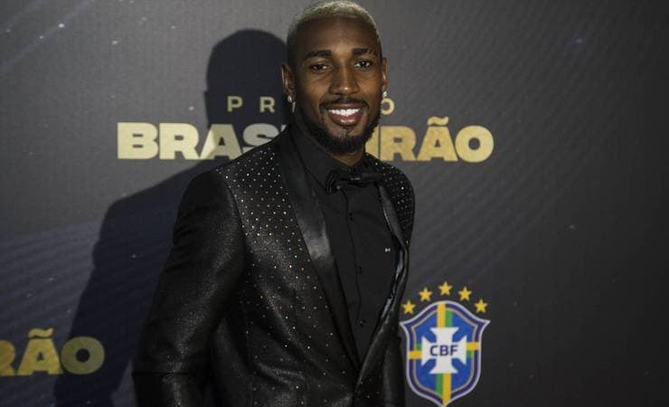 Interessado em Gerson, do Flamengo, Tottenham busca saber quanto o meia custa