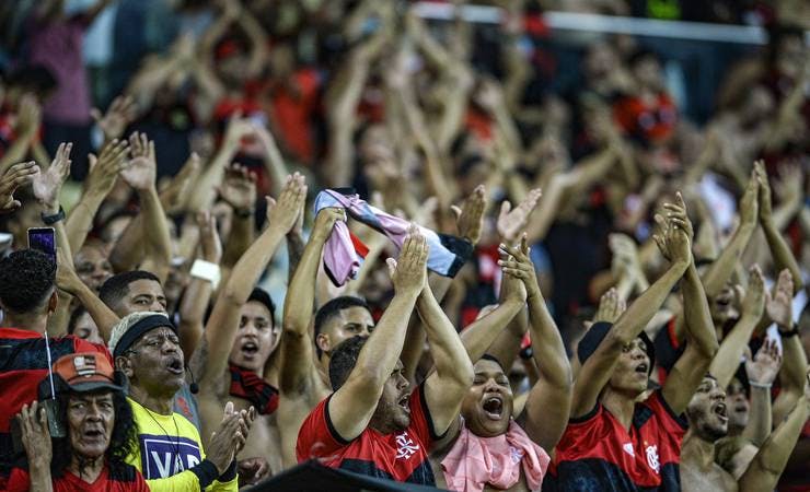 Torcida do Flamengo esgota ingressos para jogo contra o Athletico-PR