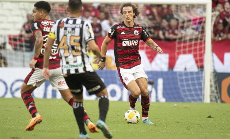 Escalação do Flamengo: David Luiz está fora do jogo com a Católica; Rodrigo Caio treina no CT após susto