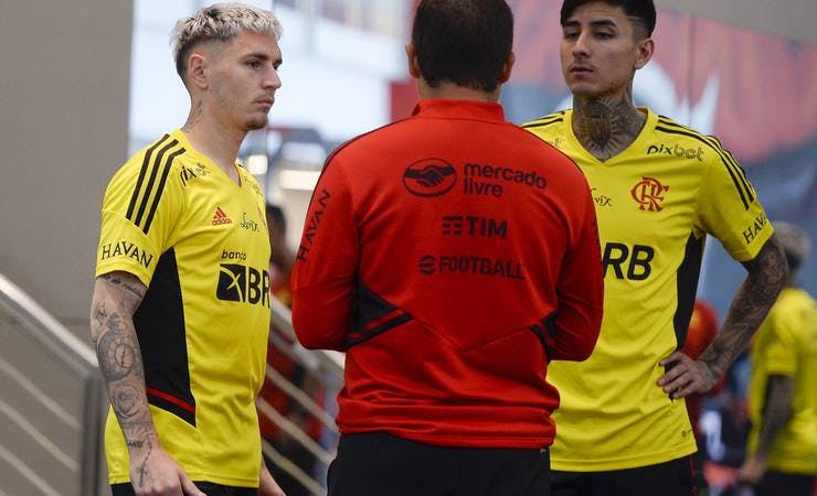 Pulgar e Varela, reforços do Flamengo, fazem primeiro treino no Ninho