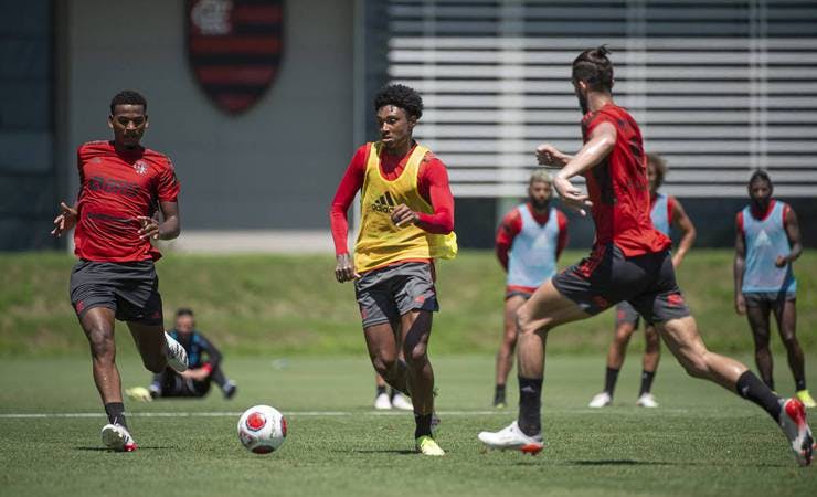 Autor de dois gols de título no tri, Vitinho mira o tetra do Flamengo: "Vamos levar muito a sério"