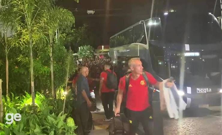 Com pipoca, Flamengo chega ao Ceará sob pedidos de "respeito e comprometimento"; Landim é xingado