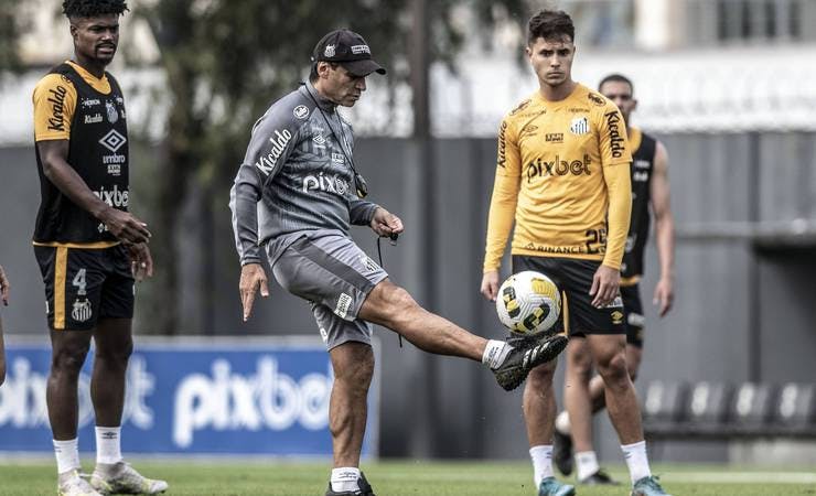 Ainda sem Maicon, Santos encerra preparação para encarar o Flamengo pelo Brasileirão