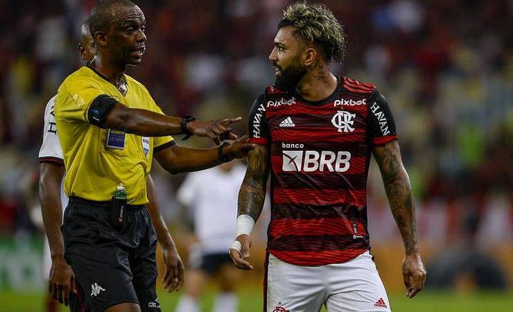 Após polêmicas em Flamengo x Athletico-PR, CBF decide afastar árbitro e VAR