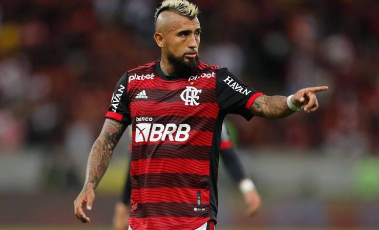 Vidal desencanta e acompanha crescente do Flamengo