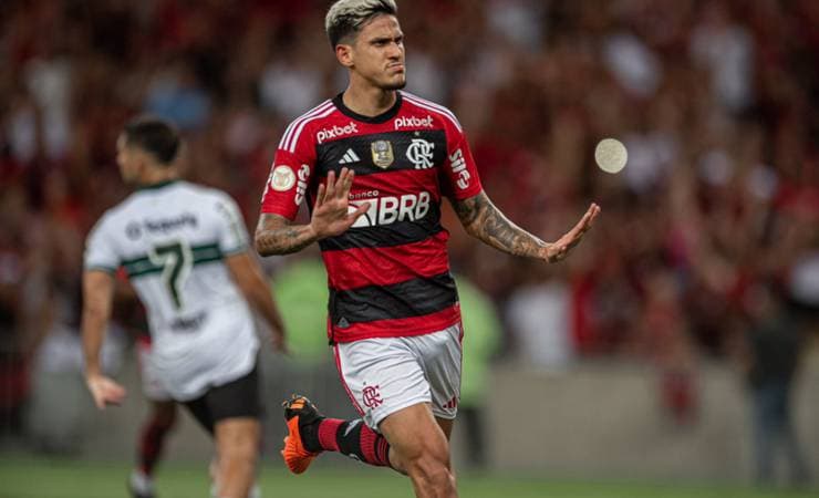 Pedro completa três anos de Flamengo e recebe homenagem nas redes sociais