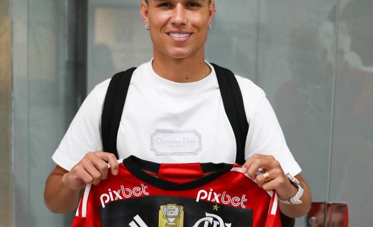 Novo reforço do Flamengo, Luiz Araújo desembarca no Rio de Janeiro