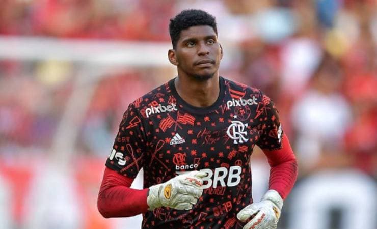 Com chegada de Rossi ao Flamengo, Hugo Souza é emprestado ao Chaves, de Portugal