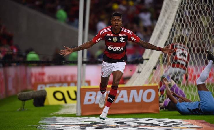 Flamengo vira sobre o Athletico-PR e abre vantagem nas quartas da Copa do Brasil