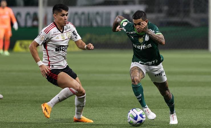 Em jogo marcado por paralisações no primeiro tempo, Palmeiras e Flamengo empatam pelo Brasileirão