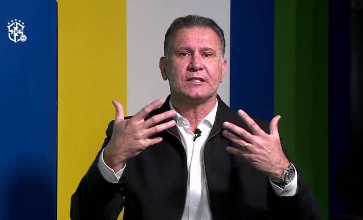 Seneme explica decisão da arbitragem em lance polêmico no jogo entre Palmeiras e Flamengo
