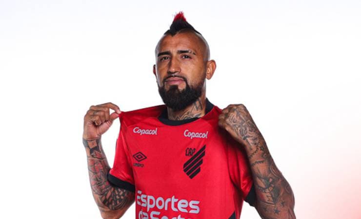 Ex-Flamengo, Arturo Vidal é anunciado pelo Athletico-PR