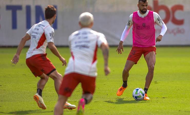 Flamengo inicia preparação para pegar América-MG com desfalques