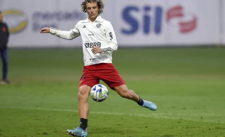 Além de meias e atacantes, Flamengo também busca opções para a zaga no mercado